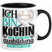 Köchin Ausbildung Start Geschenk Tasse Ich Bin Köchin In Der Ausbildung Ich Darf Das Kaffee-Becher Geschenkidee Schwarz Trendation