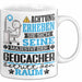 Geocacher Geschenk Tasse Lustiger Spruch Erheben Sie Sich Der Geocacher Betritt den Raum Weiß Trendation