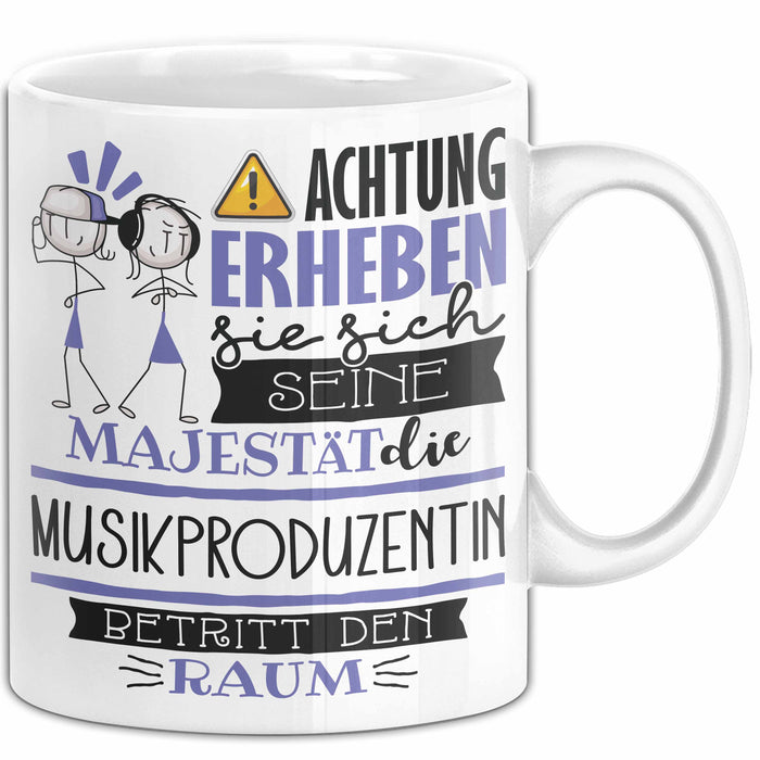 Musikproduzentin Tasse Geschenk Lustiger Spruch Bitte Erheben Sie Sich Seine Majestät Die Musikproduzentin Betritt Den Raum Weiß Trendation