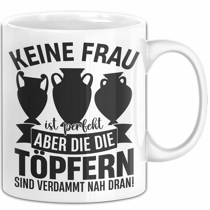 Töpferin Tasse Geschenk Keine Frau Ist Perfekt Aber Die Die Töpfern Sind Nah Dran Geschenkidee Töpfern Becher Weiß Trendation