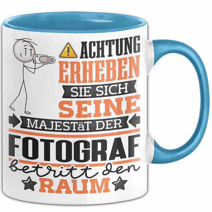 Fotograf Geschenk Tasse Lustiger Spruch Erheben Sie Sich Der Fotograf Betritt den Raum Blau Trendation