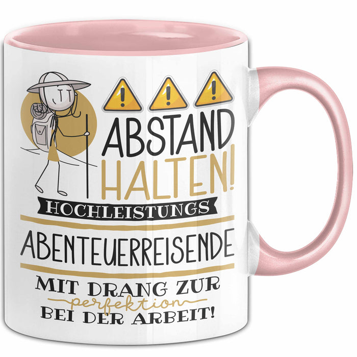 Abenteuerreisende Tasse Geschenk Lustig Abstand Halten Hochleistungs-Abenteuerreisende Mit Drang Zur Perfektion Bei Der Arbeit Rosa Trendation
