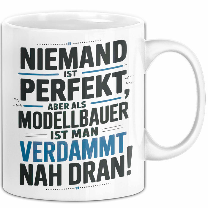 Modellbauer Tasse Geschenk Lustige Geschenkidee Spruch Niemand Ist Perfekt Aber Als Modellbauer Ist Man Verdammt Nah Dran Weiß Trendation