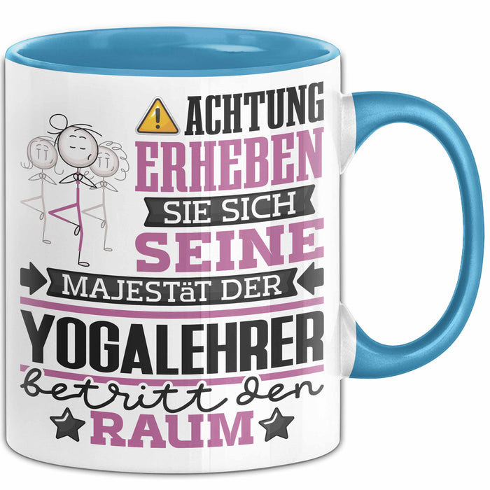 Yogalehrer Geschenk Tasse Lustiger Spruch Erheben Sie Sich Der Yogalehrer Betritt den Raum Blau Trendation