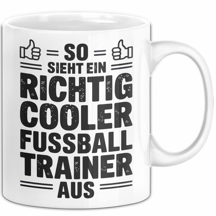 Fußballtrainer Fußballteam Tasse Geschenk Lustige Geschenkidee Spruch So Sieht Ein Richtig Cooler Fussball Trainer Aus Weiß Trendation