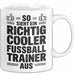 Fußballtrainer Fußballteam Tasse Geschenk Lustige Geschenkidee Spruch So Sieht Ein Richtig Cooler Fussball Trainer Aus Weiß Trendation