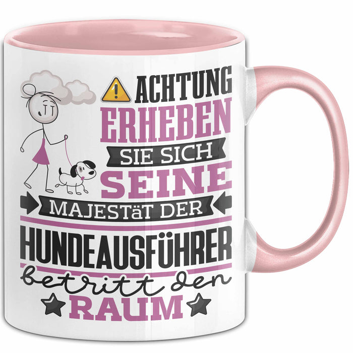 Hundeausführer Geschenk Tasse Lustiger Spruch Erheben Sie Sich Der Hundeausführer Betritt den Raum Rosa Trendation