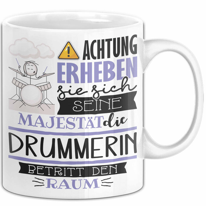 Drummerin Tasse Geschenk Lustiger Spruch Bitte Erheben Sie Sich Seine Majestät Die Drummerin Betritt Den Raum Weiß Trendation