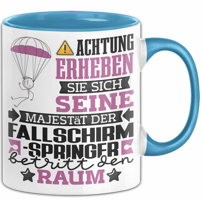 Fallschirmspringer Geschenk Tasse Lustiger Spruch Erheben Sie Sich Der Fallschirmspringer Betritt den Raum Blau Trendation