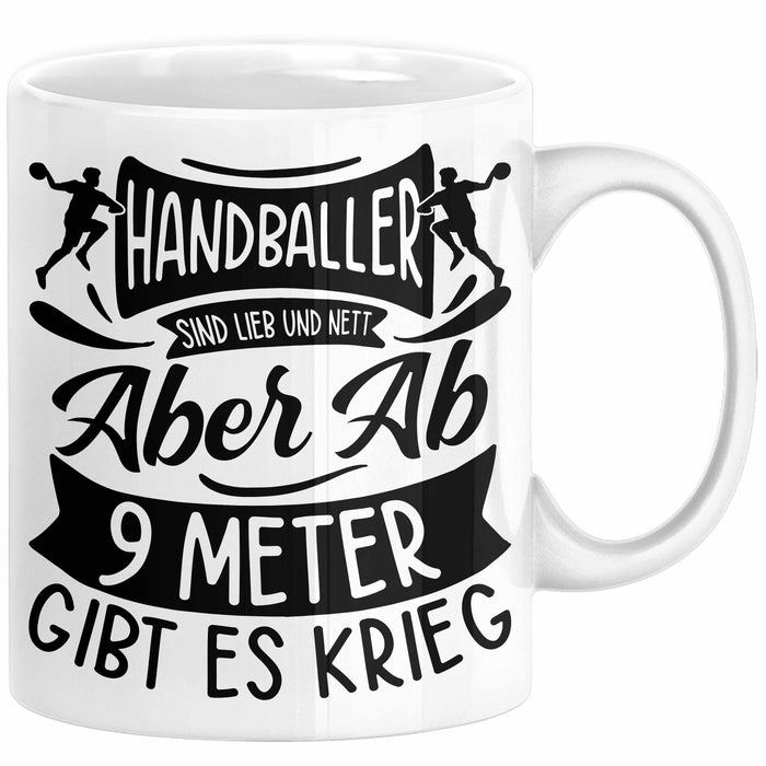Handball Geschenk Tasse Geschenkidee Handball-Spieler Handballspielerin Mädchen Jungs Kaffee-Becher Ab 9 Meter Gibt Es Krieg Weiß Trendation