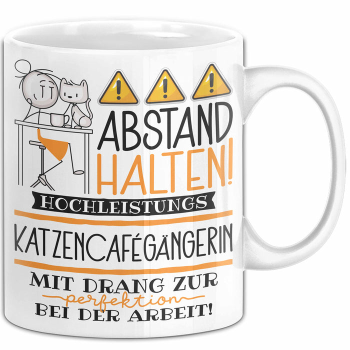 Katzencafégängerin Tasse Geschenk Lustig Abstand Halten Hochleistungs-Katzencafégängerin Mit Drang Zur Perfektion Bei Der Arbeit Weiß Trendation