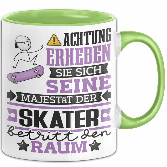 Skater Geschenk Tasse Lustiger Spruch Erheben Sie Sich Der Skater Betritt den Raum Grün Trendation