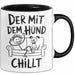 Hund Tierliebhaber Tasse Geschenk Lustige Geschenkidee Spruch Der Mit Dem Hund Chillt Schwarz Trendation