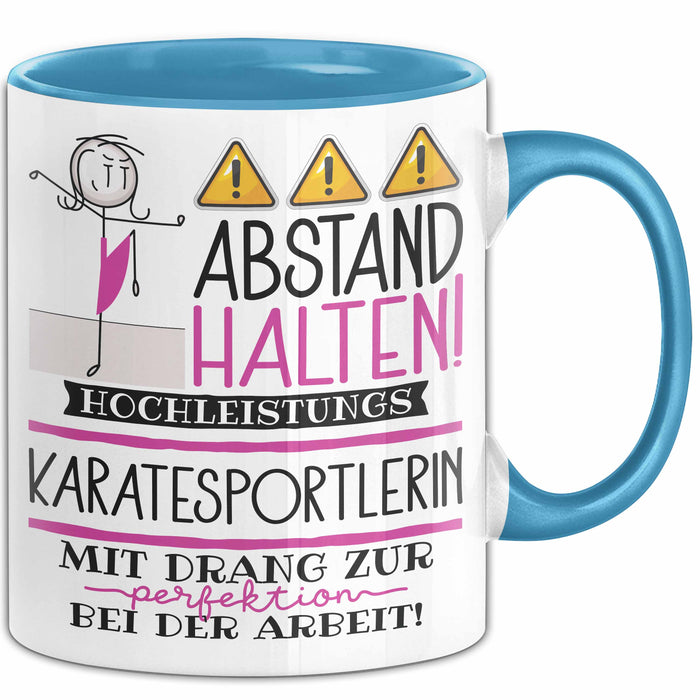 Karatesportlerin Tasse Geschenk Lustig Abstand Halten Hochleistungs-Karatesportlerin Mit Drang Zur Perfektion Bei Der Arbeit Blau Trendation