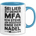 Medizinischer Assistent Arzt Tasse Geschenk Lustige Geschenkidee Spruch Sei Lieb Zu Deiner Mfa Ich Stehe Am Besseren Ende Der Nadel Blau Trendation