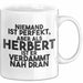 Herbert Tasse Niemand Ist Perfekt, Herbert Ist Nah Dran Geschenk Weiß Trendation