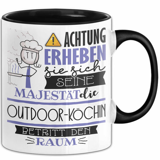 Outdoor-Köchin Tasse Geschenk Lustiger Spruch Bitte Erheben Sie Sich Seine Majestät Die Outdoor-Köchin Betritt Den Raum Schwarz Trendation