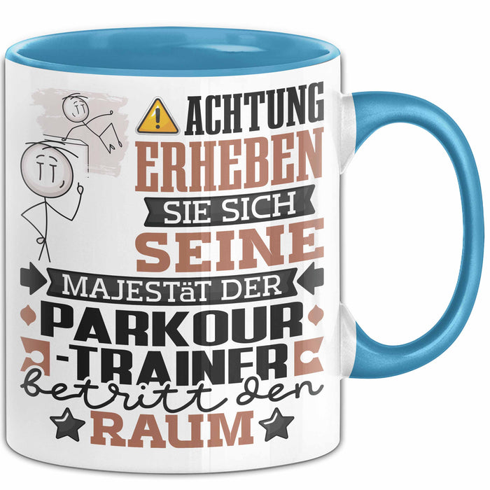 Parkour-Trainer Geschenk Tasse Lustiger Spruch Erheben Sie Sich Der Parkour-Trainer Betritt den Raum Blau Trendation