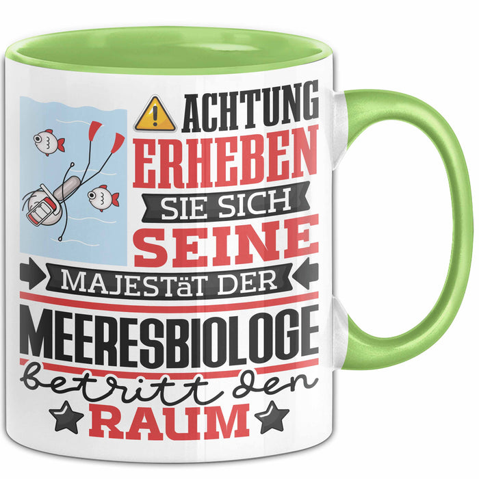 Meeresbiologe Geschenk Tasse Lustiger Spruch Erheben Sie Sich Der Meeresbiologe Betritt den Raum Grün Trendation