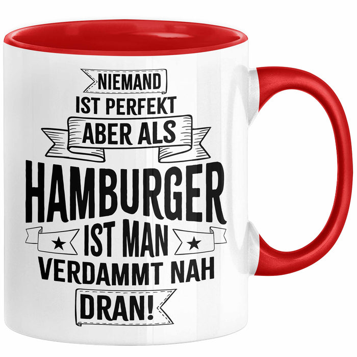 Hamburg Tasse Fan Hamburger Geschenkidee Spruch Niemand Ist Perfekt Aber Als Hamburger Ist Man Verdammt Nah Dran Kaffee-Becher Rot Trendation