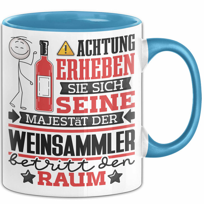 Weinsammler Geschenk Tasse Lustiger Spruch Erheben Sie Sich Der Weinsammler Betritt den Raum Blau Trendation