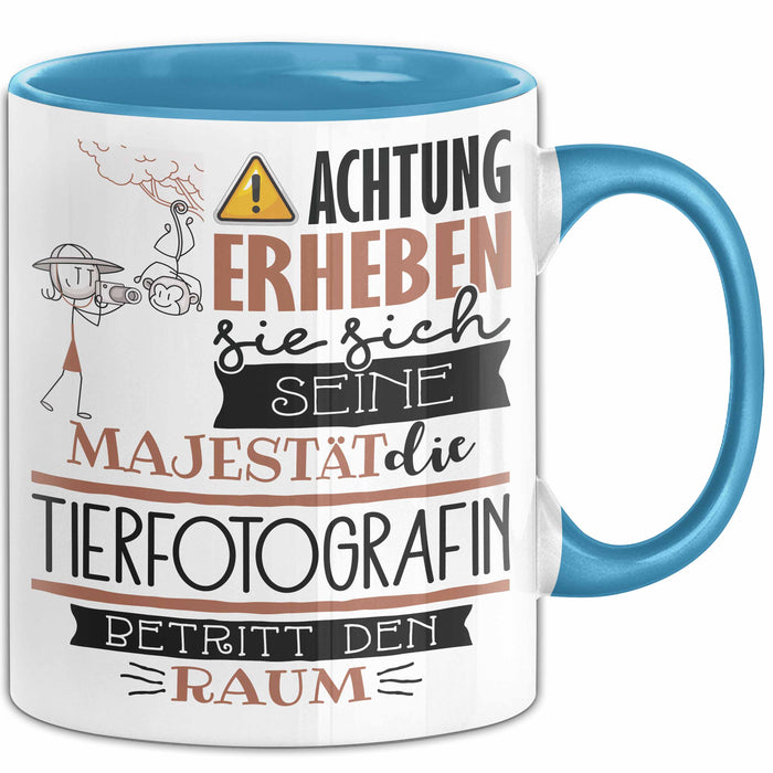 Tierfotografin Tasse Geschenk Lustiger Spruch Bitte Erheben Sie Sich Seine Majestät Die Tierfotografin Betritt Den Raum Blau Trendation