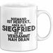 Siegfried Tasse Niemand Ist Perfekt, Siegfried Ist Nah Dran Geschenk Weiß Trendation