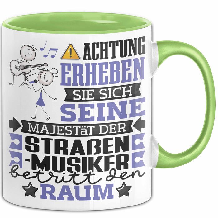 Straßenmusiker Geschenk Tasse Lustiger Spruch Erheben Sie Sich Der Straßenmusiker Betritt den Raum Grün Trendation