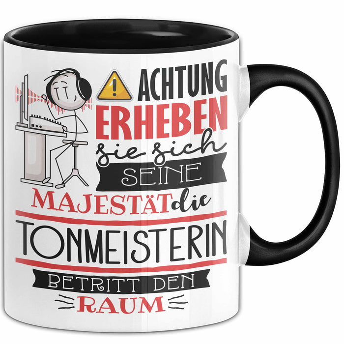 Tonmeisterin Tasse Geschenk Lustiger Spruch Bitte Erheben Sie Sich Seine Majestät Die Tonmeisterin Betritt Den Raum Schwarz Trendation