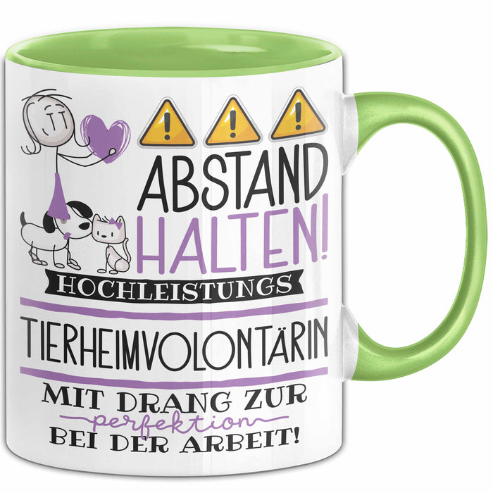 Tierheimvolontärin Tasse Geschenk Lustig Abstand Halten Hochleistungs-Tierheimvolontärin Mit Drang Zur Perfektion Bei Der Arbeit Grün Trendation