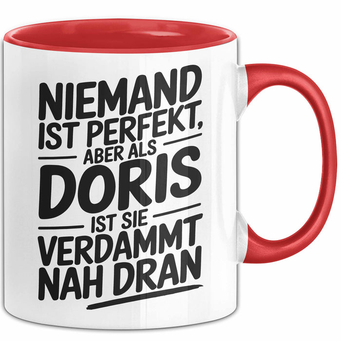 Doris Tasse Geschenk Niemand Ist Perfekt Doris Verdammt Nah Dran Geschenkidee Rot Trendation