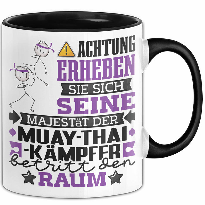 Muay-Thai-Kämpfer Geschenk Tasse Lustiger Spruch Erheben Sie Sich Der Muay-Thai-Kämpfer Betritt den Raum Schwarz Trendation
