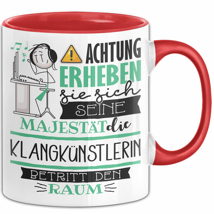 Klangkünstlerin Tasse Geschenk Lustiger Spruch Bitte Erheben Sie Sich Seine Majestät Die Klangkünstlerin Betritt Den Raum Rot Trendation