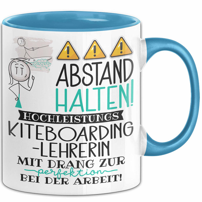 Kiteboarding-Lehrerin Tasse Geschenk Lustig Abstand Halten Hochleistungs-Kiteboarding-Lehrerin Mit Drang Zur Perfektion Bei Der Arbeit Blau Trendation