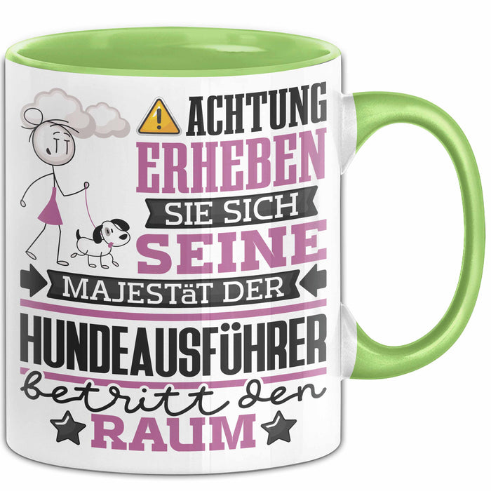 Hundeausführer Geschenk Tasse Lustiger Spruch Erheben Sie Sich Der Hundeausführer Betritt den Raum Grün Trendation