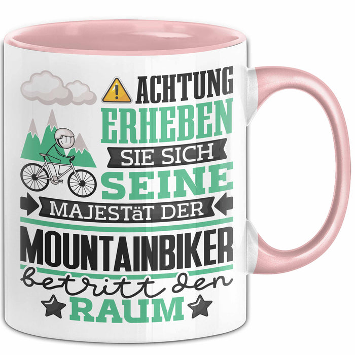 Mountainbiker Geschenk Tasse Lustiger Spruch Erheben Sie Sich Der Mountainbiker Betritt den Raum Rosa Trendation