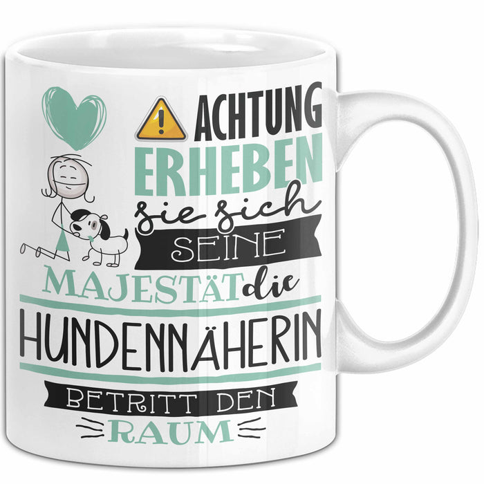Hundennäherin Tasse Geschenk Lustiger Spruch Bitte Erheben Sie Sich Seine Majestät Die Hundennäherin Betritt Den Raum Weiß Trendation