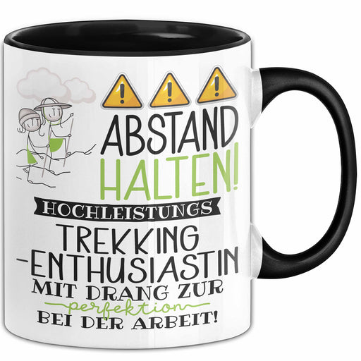 Trekking-Enthusiastin Tasse Geschenk Lustig Abstand Halten Hochleistungs-Trekking-Enthusiastin Mit Drang Zur Perfektion Bei Der Arbeit Trendation
