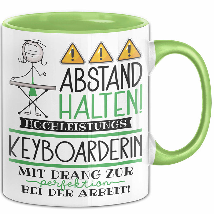 Keyboarderin Tasse Geschenk Lustig Abstand Halten Hochleistungs-Keyboarderin Mit Drang Zur Perfektion Bei Der Arbeit Grün Trendation