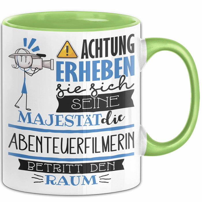 Abenteuerfilmerin Tasse Geschenk Lustiger Spruch Bitte Erheben Sie Sich Seine Majestät Die Abenteuerfilmerin Betritt Den Raum Grün Trendation