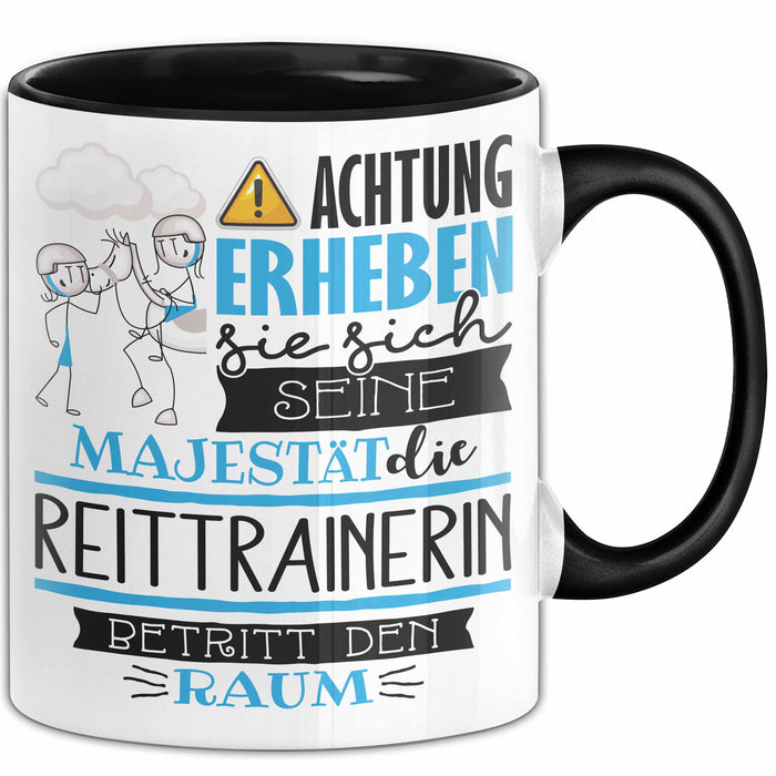 Reittrainerin Tasse Geschenk Lustiger Spruch Bitte Erheben Sie Sich Seine Majestät Die Reittrainerin Betritt Den Raum Schwarz Trendation