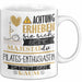 Pilates-Enthusiastin Tasse Geschenk Lustiger Spruch Bitte Erheben Sie Sich Seine Majestät Die Pilates-Enthusiastin Betritt Den Raum Weiß Trendation