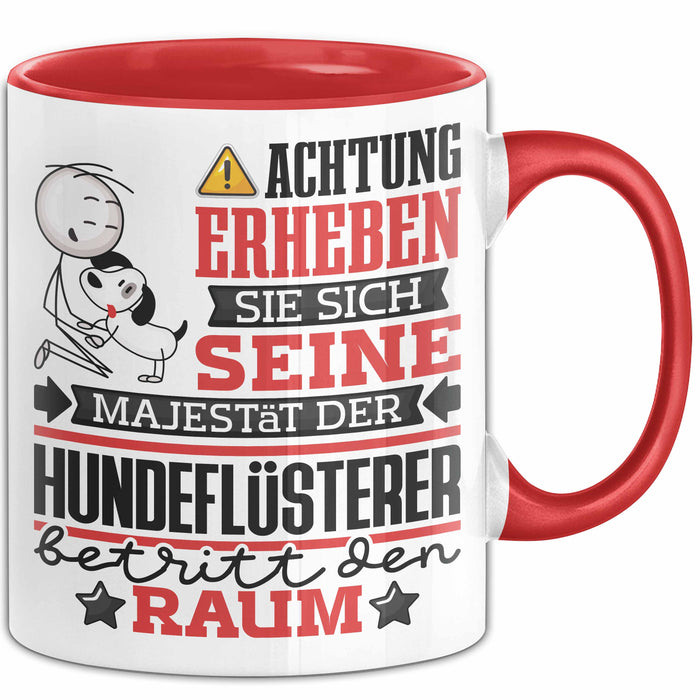 Hundeflüsterer Geschenk Tasse Lustiger Spruch Erheben Sie Sich Der Hundeflüsterer Betritt den Raum Rot Trendation