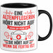 Krankenschwester Pflege Betreuung Tasse Geschenk Lustige Geschenkidee Spruch Eine Altenpflegerin Hört Nicht Auf Wenn Sie Müde Ist Trendation