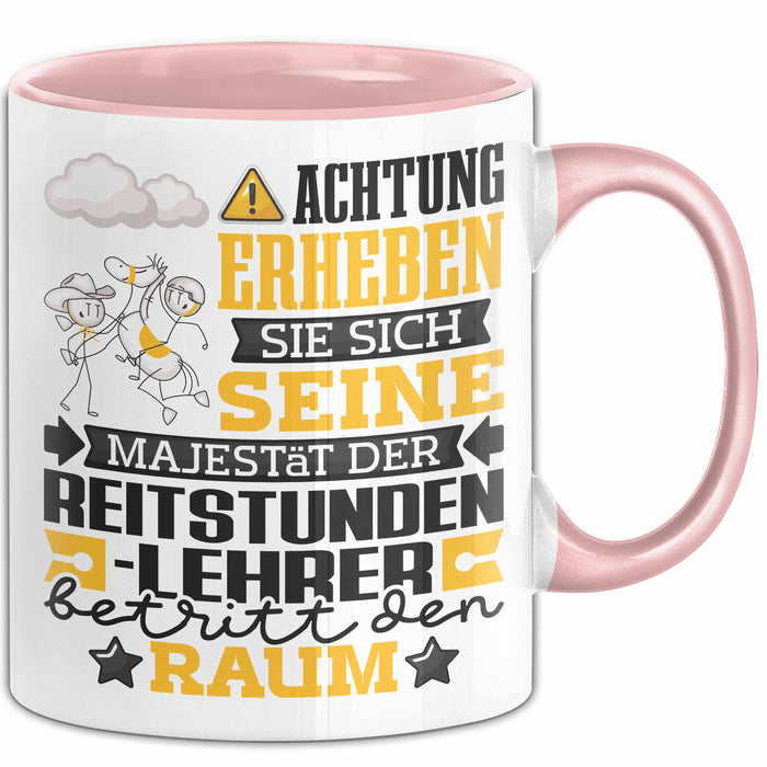 Reitstundenlehrer Geschenk Tasse Lustiger Spruch Erheben Sie Sich Der Reitstundenlehrer Betritt den Raum Rosa Trendation