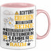 Reitstundenlehrer Geschenk Tasse Lustiger Spruch Erheben Sie Sich Der Reitstundenlehrer Betritt den Raum Rosa Trendation