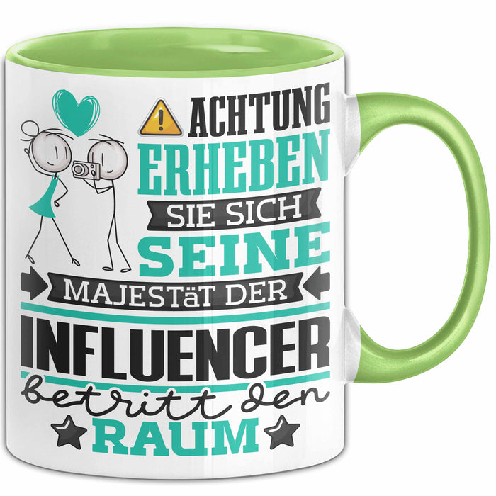 Influencer Geschenk Tasse Lustiger Spruch Erheben Sie Sich Der Influencer Betritt den Raum Grün Trendation
