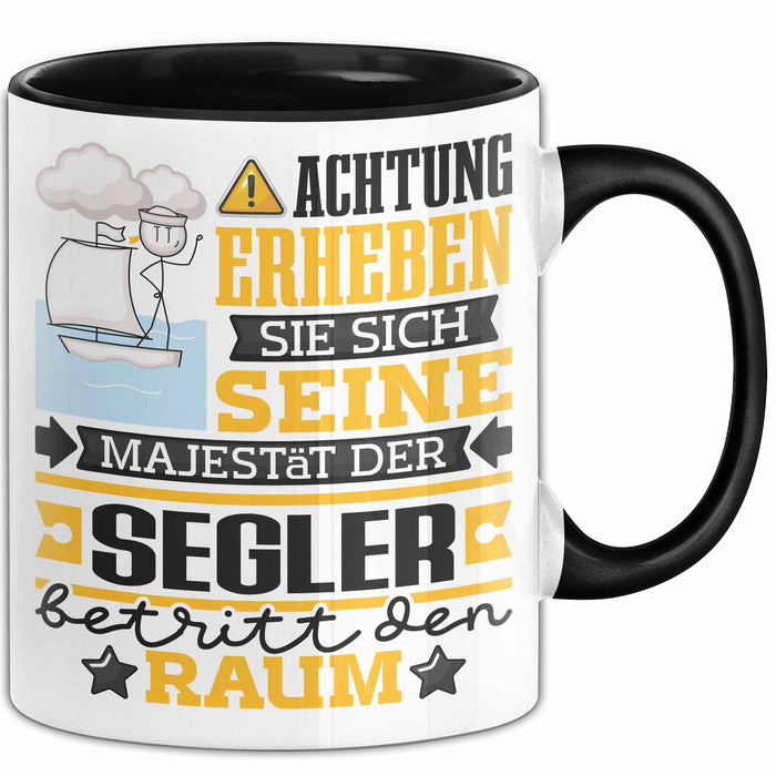 Segler Geschenk Tasse Lustiger Spruch Erheben Sie Sich Der Segler Betritt den Raum Schwarz Trendation