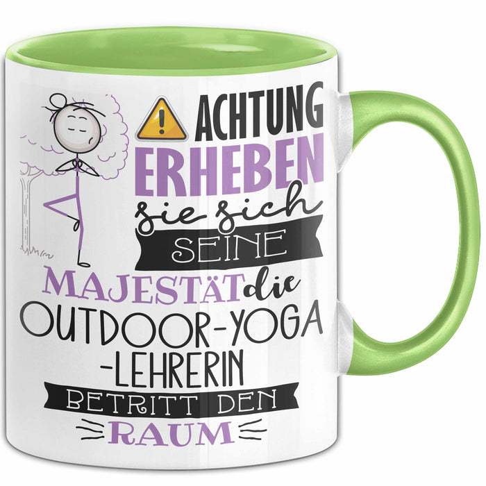 Outdoor-Yoga-Lehrerin Tasse Geschenk Lustiger Spruch Bitte Erheben Sie Sich Seine Majestät Die Outdoor-Yoga-Lehrerin Betritt Den Raum Grün Trendation