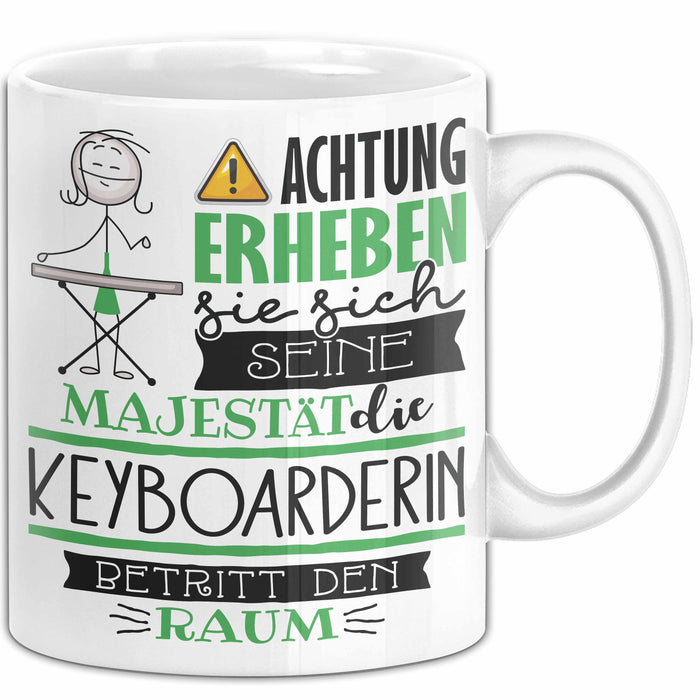 Keyboarderin Tasse Geschenk Lustiger Spruch Bitte Erheben Sie Sich Seine Majestät Die Keyboarderin Betritt Den Raum Weiß Trendation